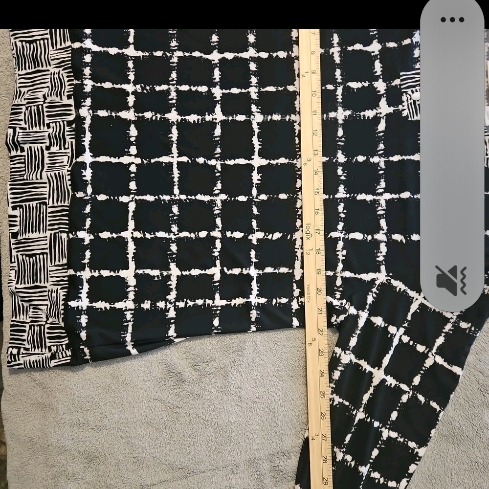 Alfred Dunner Black and White Patterned V-Neck Sweater - Picture 10 of 15
